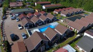 an overhead view of a row of houses with a pool at Domki Letniskowe Marzena in Międzyzdroje