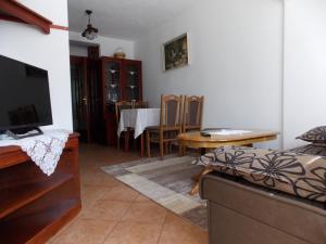 Fotografie z fotogalerie ubytování Apartment in Malinska with Terrace, WIFI, Washing machine (4690-4) v destinaci Malinska