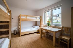 Двухъярусная кровать или двухъярусные кровати в номере Apartmány pod Pajrekem