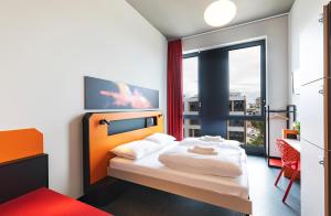 Cama ou camas em um quarto em MEININGER Hotel Genève Centre Charmilles