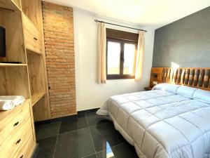 A bed or beds in a room at COMPLEJO RURAL TORRES Y NAVAS