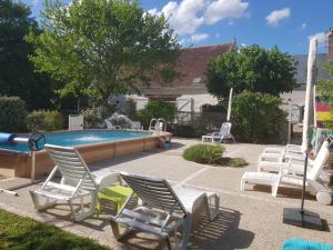 The swimming pool at or close to Gîte La Grange 9 pers