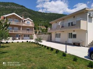 Nespecifikovaný výhled na hory nebo výhled na hory při pohledu z apartmánu