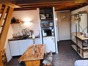 Una cocina o zona de cocina en Appartement T3 Saint Lary-Soulan; Vielle-Aure