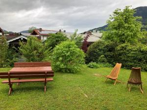 Um jardim no exterior de Ferienwohnung Bergvagabund