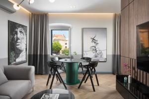 TV a/nebo společenská místnost v ubytování Borgo Apartment