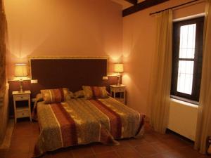 A bed or beds in a room at Rincón de San Cayetano