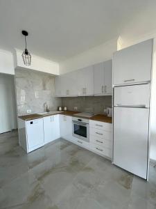 Golden Seaview Apartment - Imazhi 12