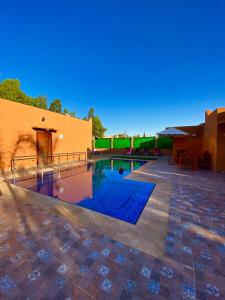 Kolam renang di atau di dekat Superbe villa marrakech