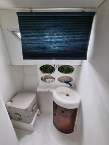 A bathroom at Experiencia en el mar Gijon C