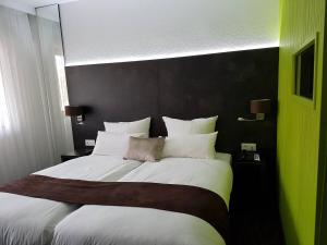 Postel nebo postele na pokoji v ubytování Hotel Saint-Hubert