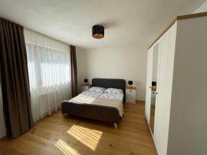A bed or beds in a room at Apartment Ďumbier