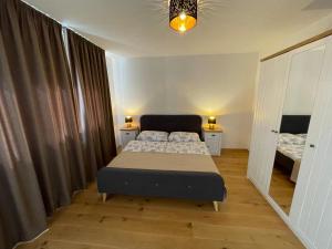 A bed or beds in a room at Apartment Ďumbier