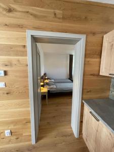 A bed or beds in a room at Apartment Ďumbier