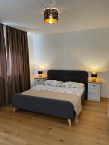 A bed or beds in a room at Apartment Ďumbier