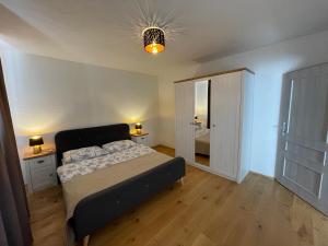A bed or beds in a room at Apartment Ďumbier