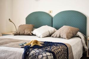 Postel nebo postele na pokoji v ubytování Hotel Embassy