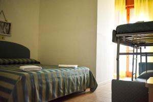 Postel nebo postele na pokoji v ubytování Hotel Embassy