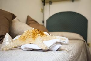 Postel nebo postele na pokoji v ubytování Hotel Embassy