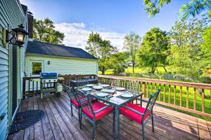 Photo de la galerie de l'établissement Peaceful Family Home with Fire Pit and Large Yard, à Williamstown