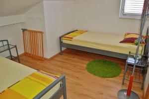 Postel nebo postele na pokoji v ubytování Apartment in Privlaka with Terrace, Air conditioning, WIFI, Washing machine (4839-2)
