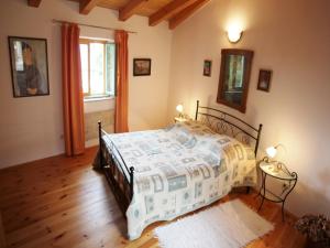 Cama o camas de una habitación en Holiday Home in Burici with Pool (4279)