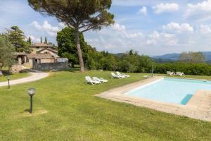 Bazén v ubytování Country House La Casa Paterna nebo v jeho okolí
