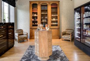 a wine tasting room with a counter in the middle at Le Manoir Les Minimes in Amboise