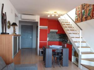 A kitchen or kitchenette at GMID IMMO A187 Apartamento Port Canigo