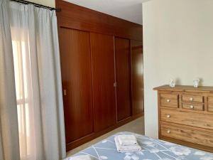A bed or beds in a room at Casa Valdelagrana Playa