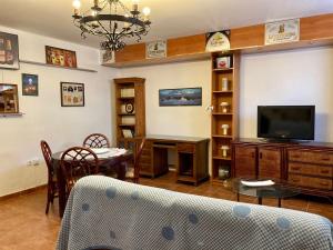 A television and/or entertainment centre at Casa Valdelagrana Playa