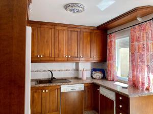 A kitchen or kitchenette at Casa Valdelagrana Playa
