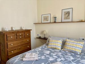 A bed or beds in a room at Casa Valdelagrana Playa