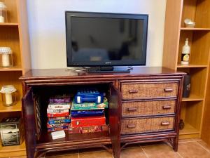 A television and/or entertainment centre at Casa Valdelagrana Playa