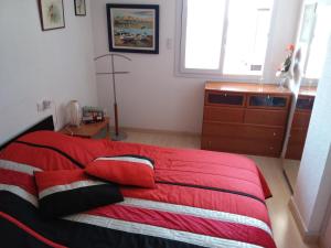 A bed or beds in a room at GMID IMMO A187 Apartamento Port Canigo