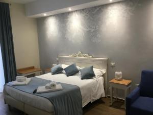 Postel nebo postele na pokoji v ubytování CAVALIERE suite & rooms