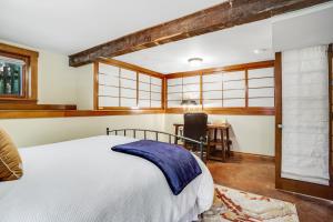 a bedroom with a bed and a desk at Volunteer Park Vacation in Seattle