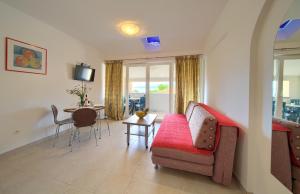 TV a/nebo společenská místnost v ubytování Apartments Ivica Krk Island