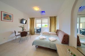 TV a/nebo společenská místnost v ubytování Apartments Ivica Krk Island