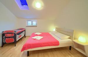 Postel nebo postele na pokoji v ubytování Apartments Ivica Krk Island