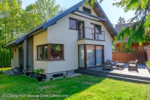 Vonkajšia záhrada v ubytovaní Czarny Kot Mazury Dom Całoroczny