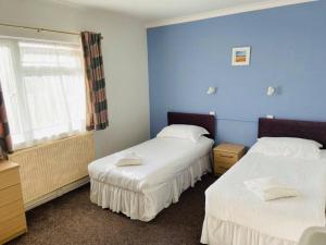 Un pat sau paturi într-o cameră la Seawold Guest House