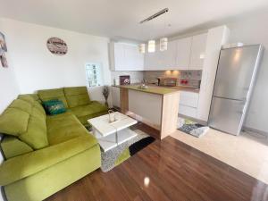 Kuchyň nebo kuchyňský kout v ubytování Apartmani Fabijan&Florijan