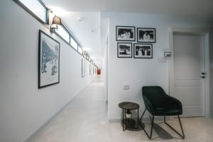 Unique Hotel Ashdod的休息区