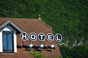 a sign on the roof of a building at Hôtel Les Muses in Annecy