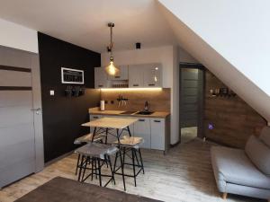Kuchyňa alebo kuchynka v ubytovaní Apartamenty Majówka
