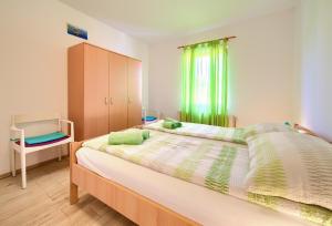 Postel nebo postele na pokoji v ubytování Apartman Mihael