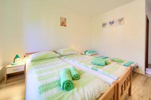 Postel nebo postele na pokoji v ubytování Apartman Mihael