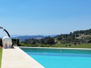 a swimming pool with a view of a mountain at Le Nid Bleu in Le Beausset