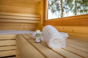 a sauna with a towel and a bottle of medicine at Landhaus Bockelmann, Natur trifft Komfort in Bispingen